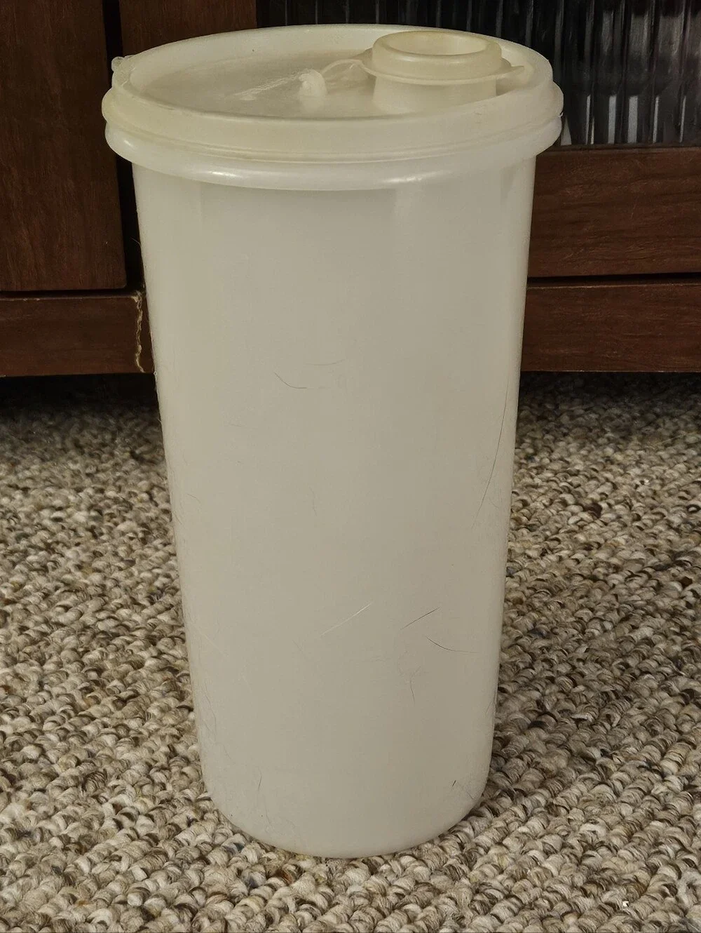 Tupperware 1.5 Quarts Handolier Canister 261-10